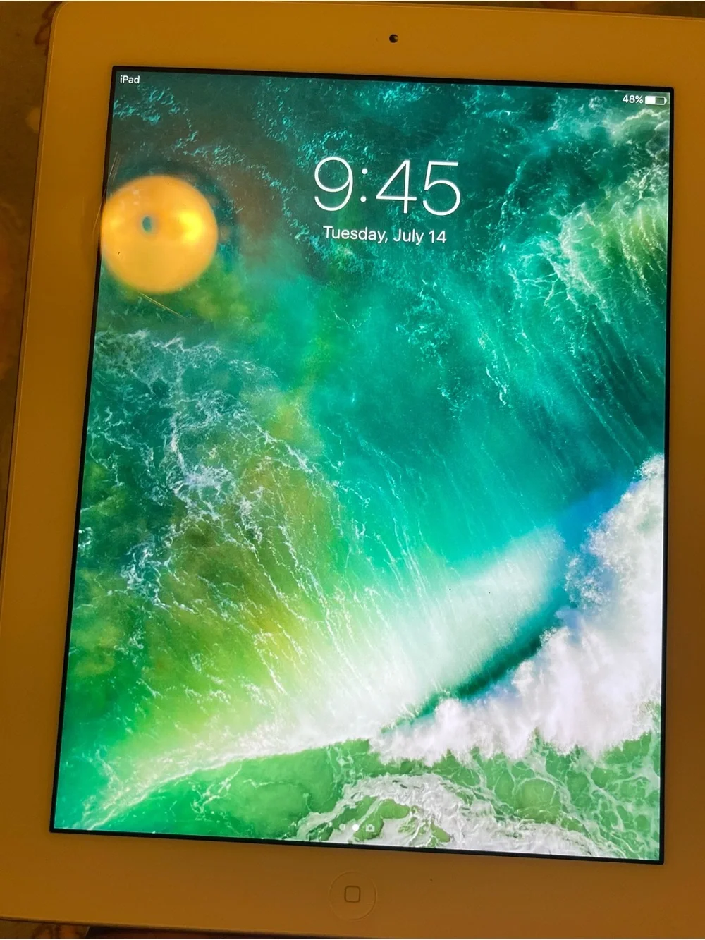 Apple iPad Silver Back - Classic Apple Tablet